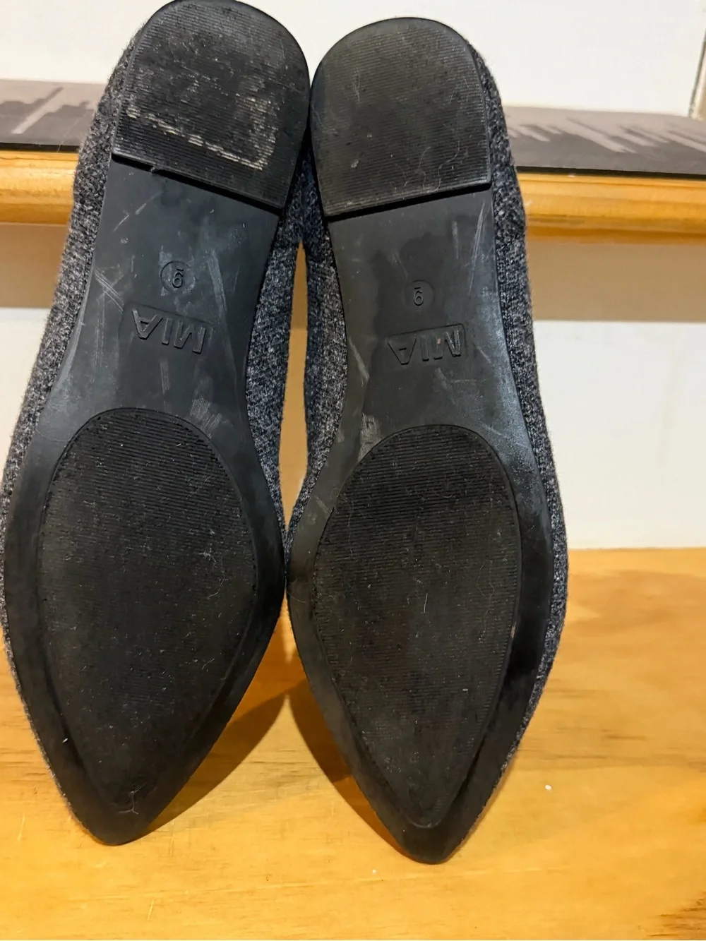 MIA Women's Pointed Toe Grey Tweed knit flats stretch size 9